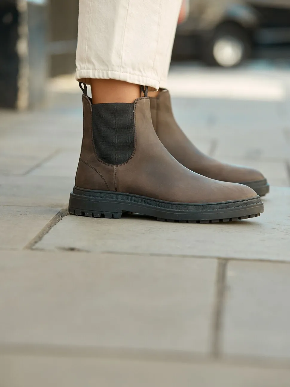 Chocolate Brown Oiled Leather - Forever Comfort® Round Toe Chelsea Boots
