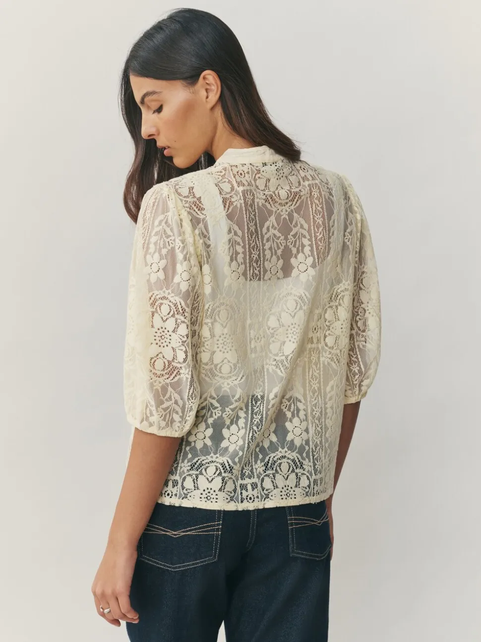 Citroengeel - Lace Half Sleeve Blouse