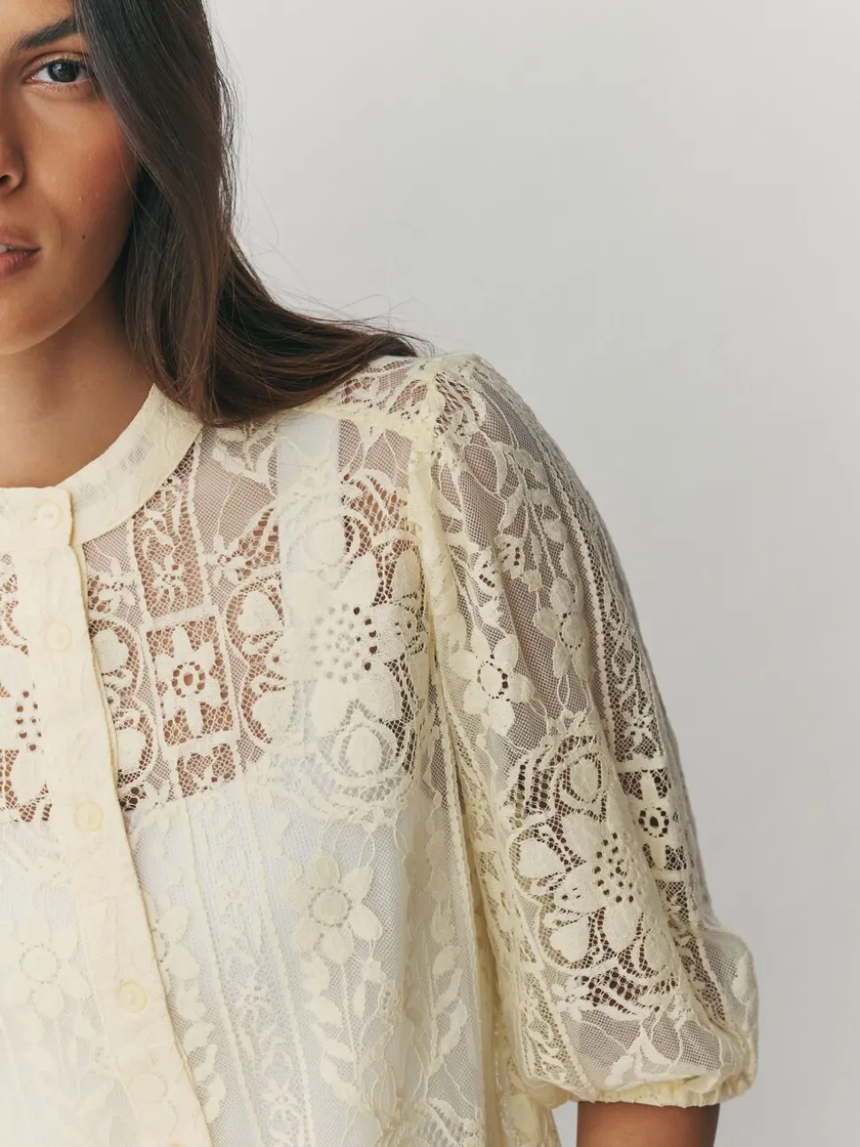 Citroengeel - Lace Half Sleeve Blouse