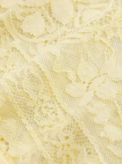 Citroengeel - Lace Half Sleeve Blouse