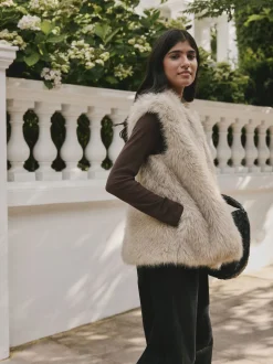 Crème - Gilet van imitatiebont
