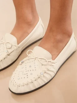 Crème - Lipsy casual mocassin instappers van imitatieleer met studs