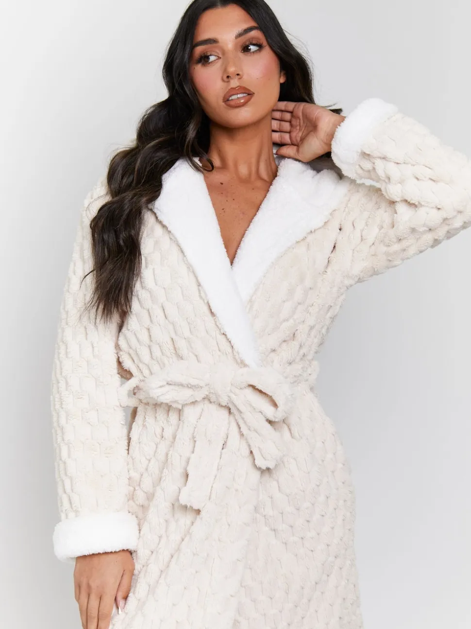Crème - Loungeable - Geometrische luxe fleece maxi-badjas met capuchon