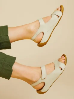 Crème - Pavers damessandalen met klittenbandsluiting