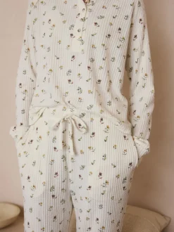 Crème gebloemd - Gezellige pyjama met wafeldessin en lange mouwen