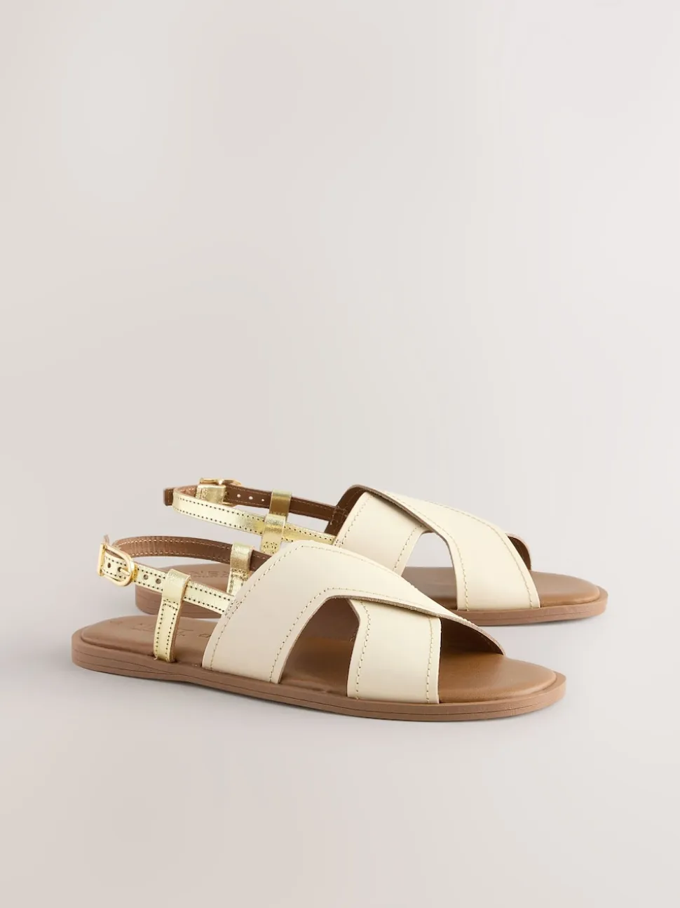 Crèmekleurig leer - Gestikte sandalen met hielbandje