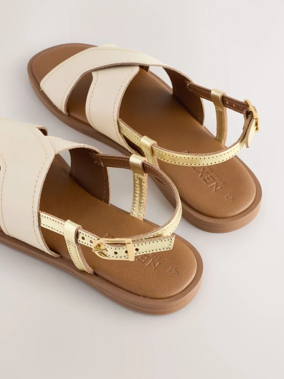 Crèmekleurig leer - Gestikte sandalen met hielbandje