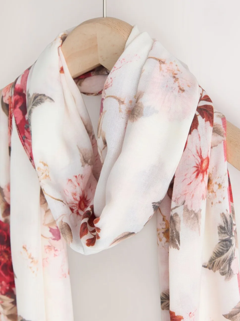 Crème/rood met bloemenprint - Lichte sjaal