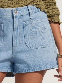 Denim met lichte wassing - Patch Pocket Bow Shorts