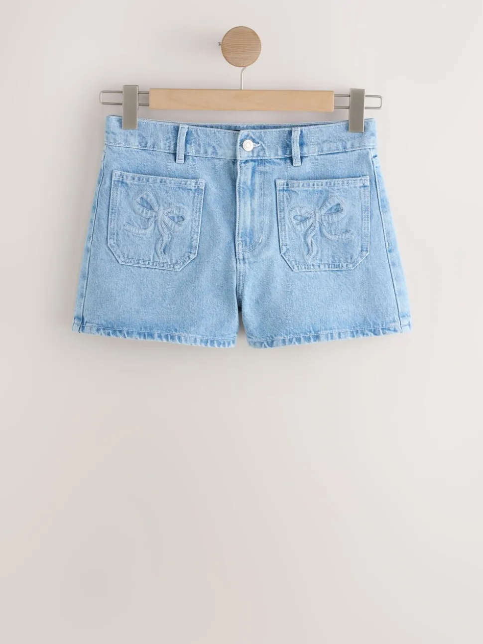 Denim met lichte wassing - Patch Pocket Bow Shorts