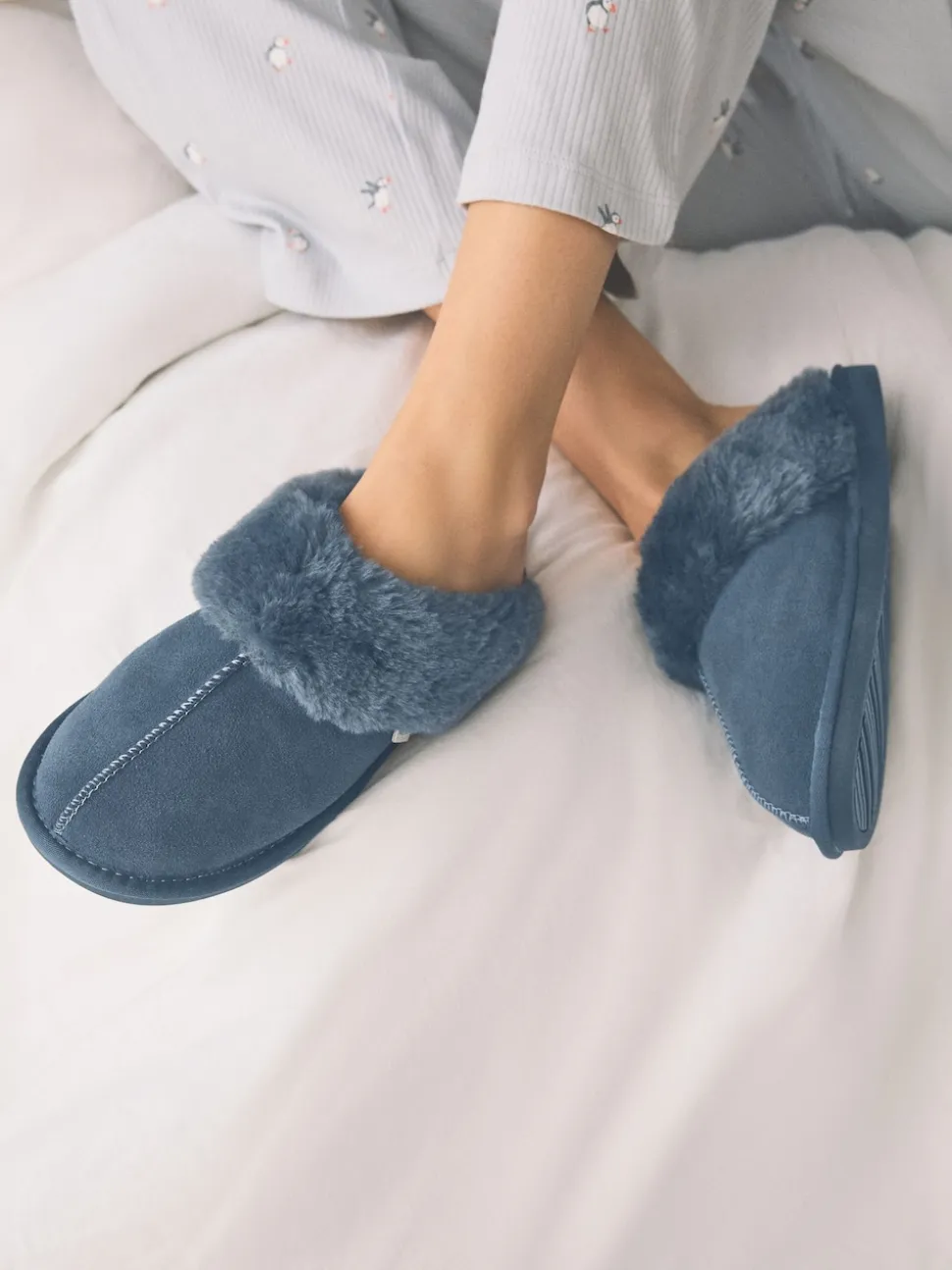 Denimblauw - Met imitatiebont gevoerde suède pantoffelmuiltjes