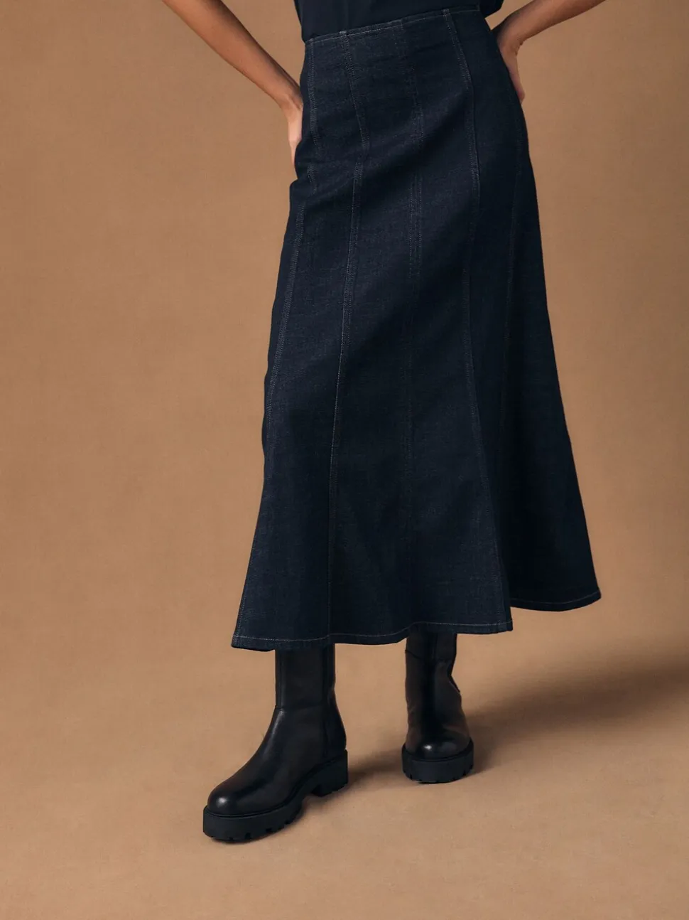 Denim-wassing - Full Seamed Midi Skirt