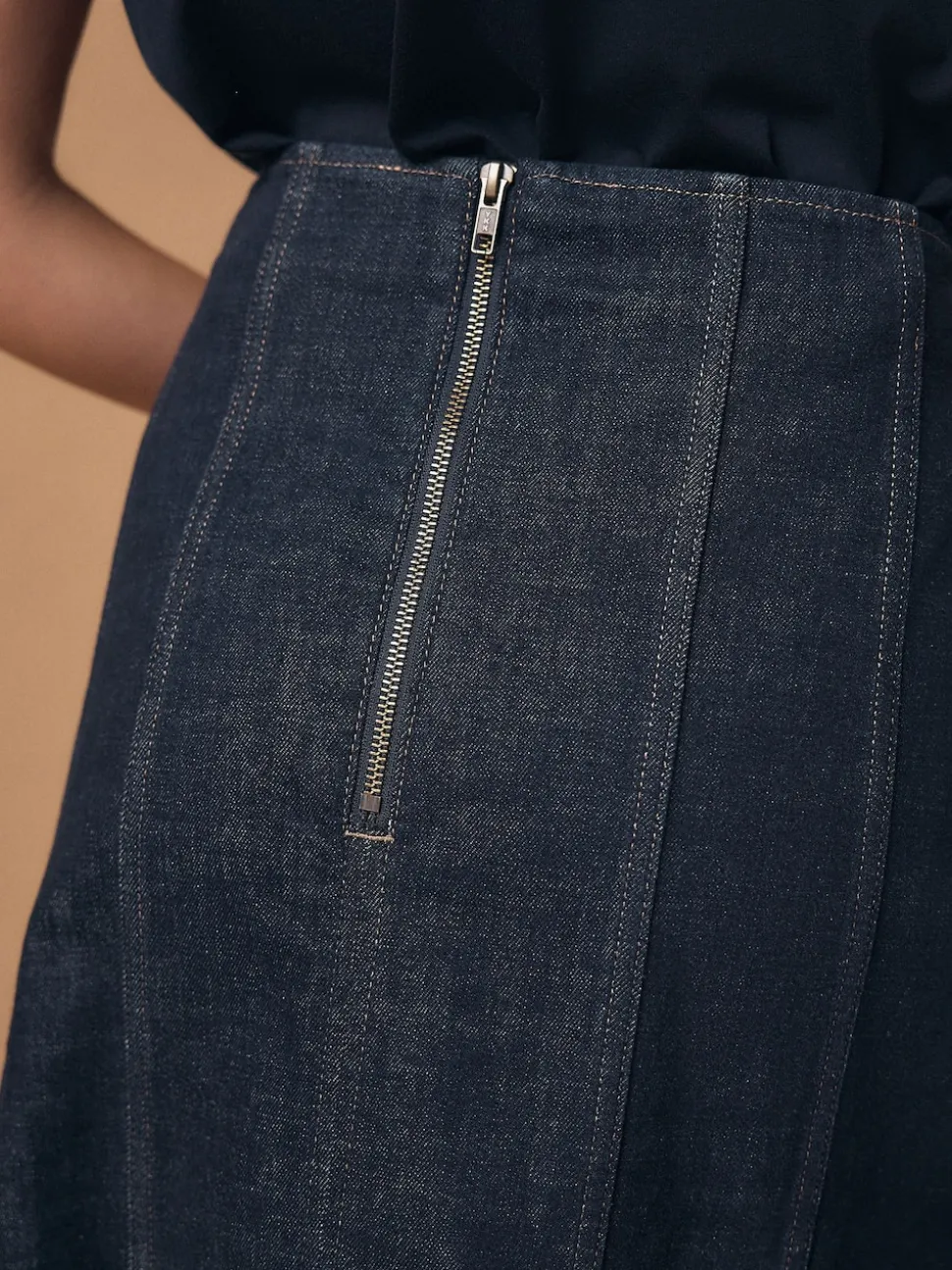 Denim-wassing - Full Seamed Midi Skirt