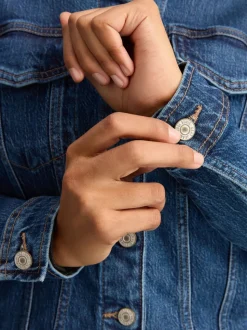 Donkerblauw - Aansluitend denim jack