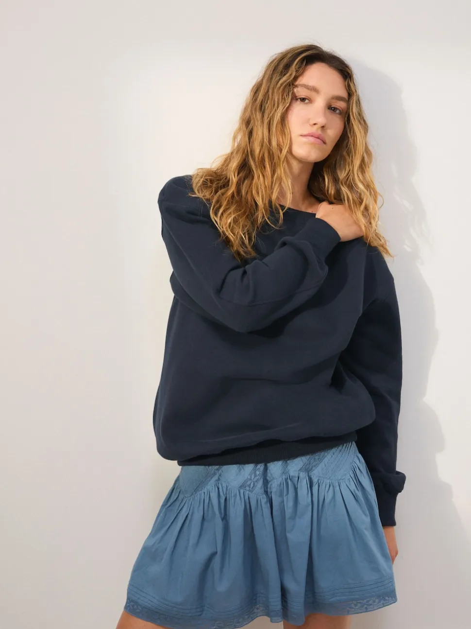 Donkerblauw - Essentials sweatshirt met relaxte pasvorm, lange snit en zakken