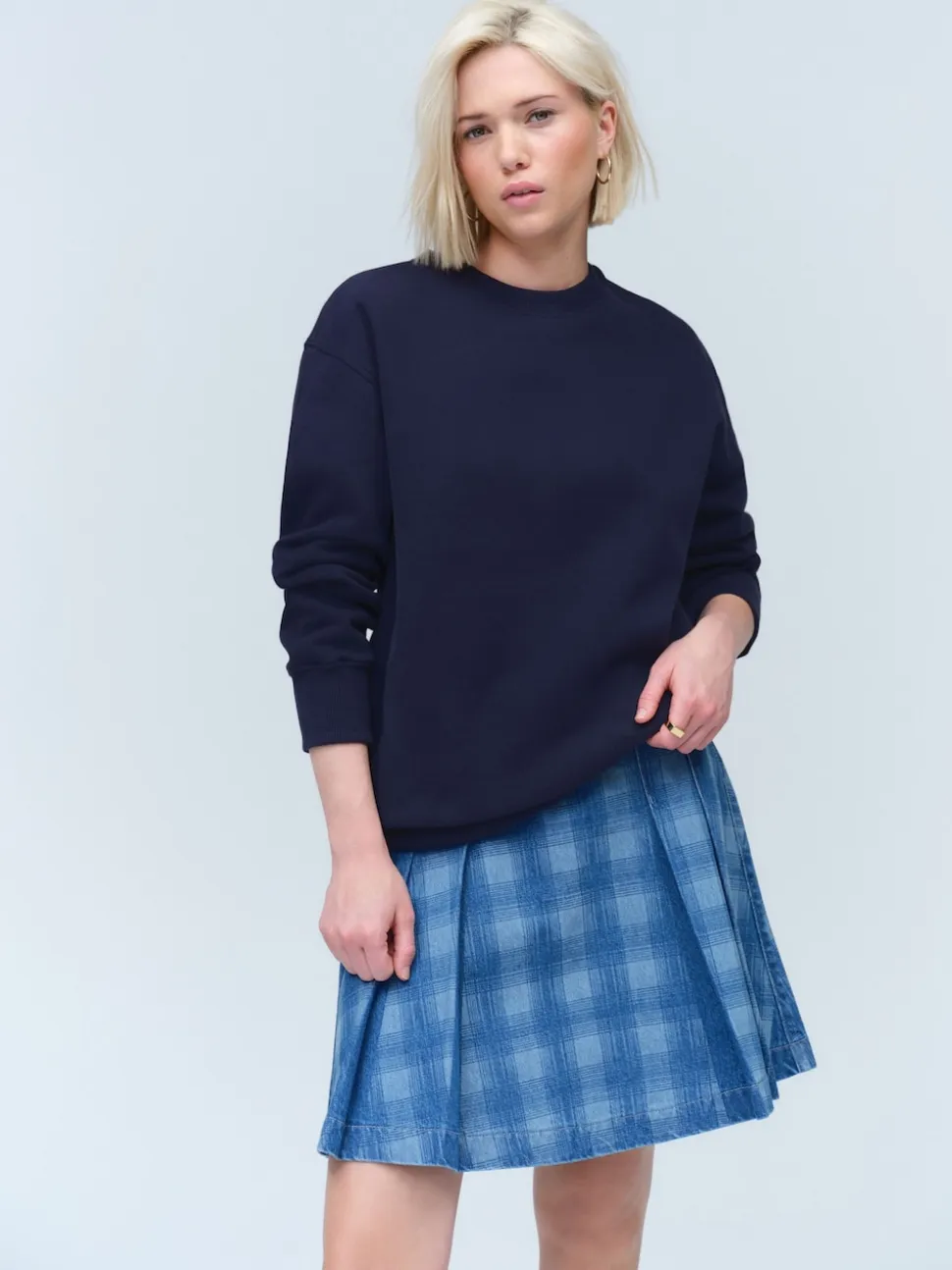 Donkerblauw - Essentials sweatshirt met relaxte pasvorm, lange snit en zakken