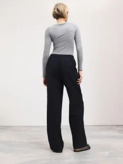 Donkerblauw - Modieus gesneden broek met wijde pijpen van wol