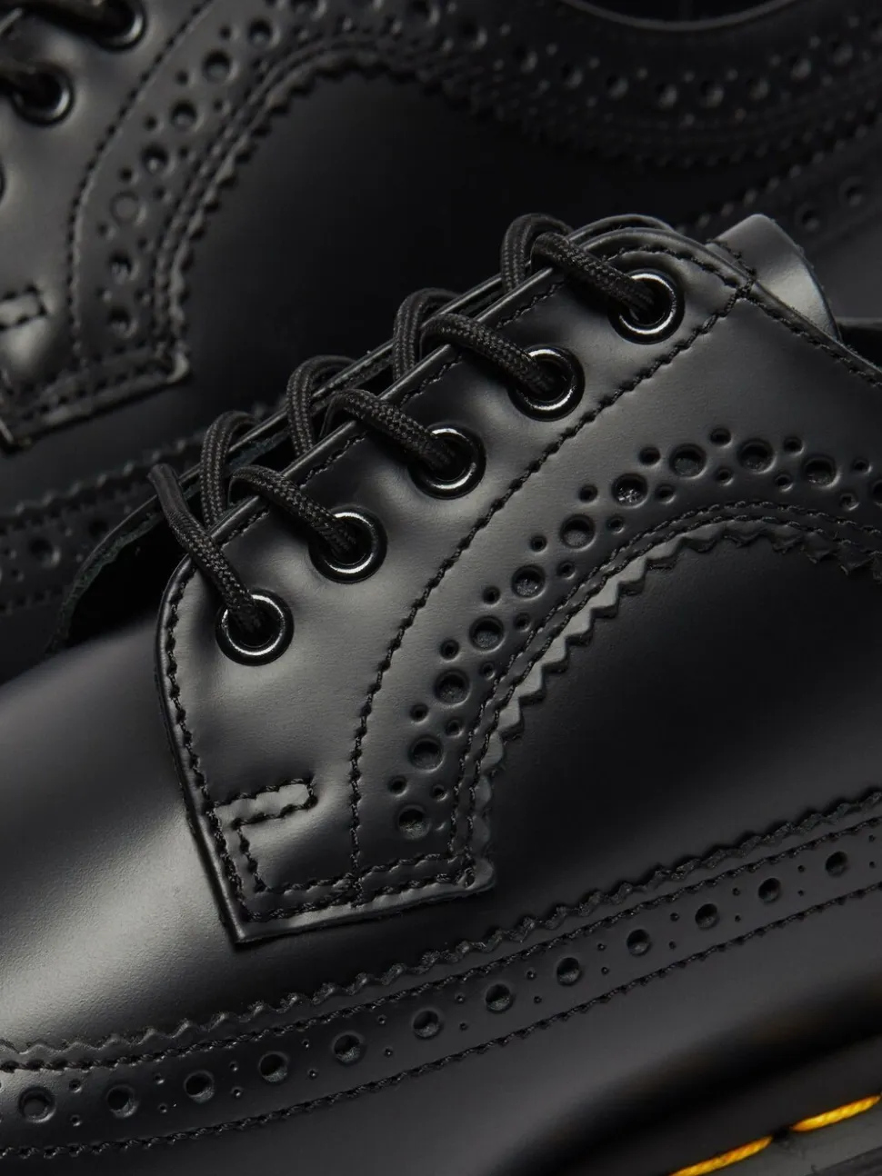 Dr. Martens Unisex 3989 Smooth Brogue Leather Shoes