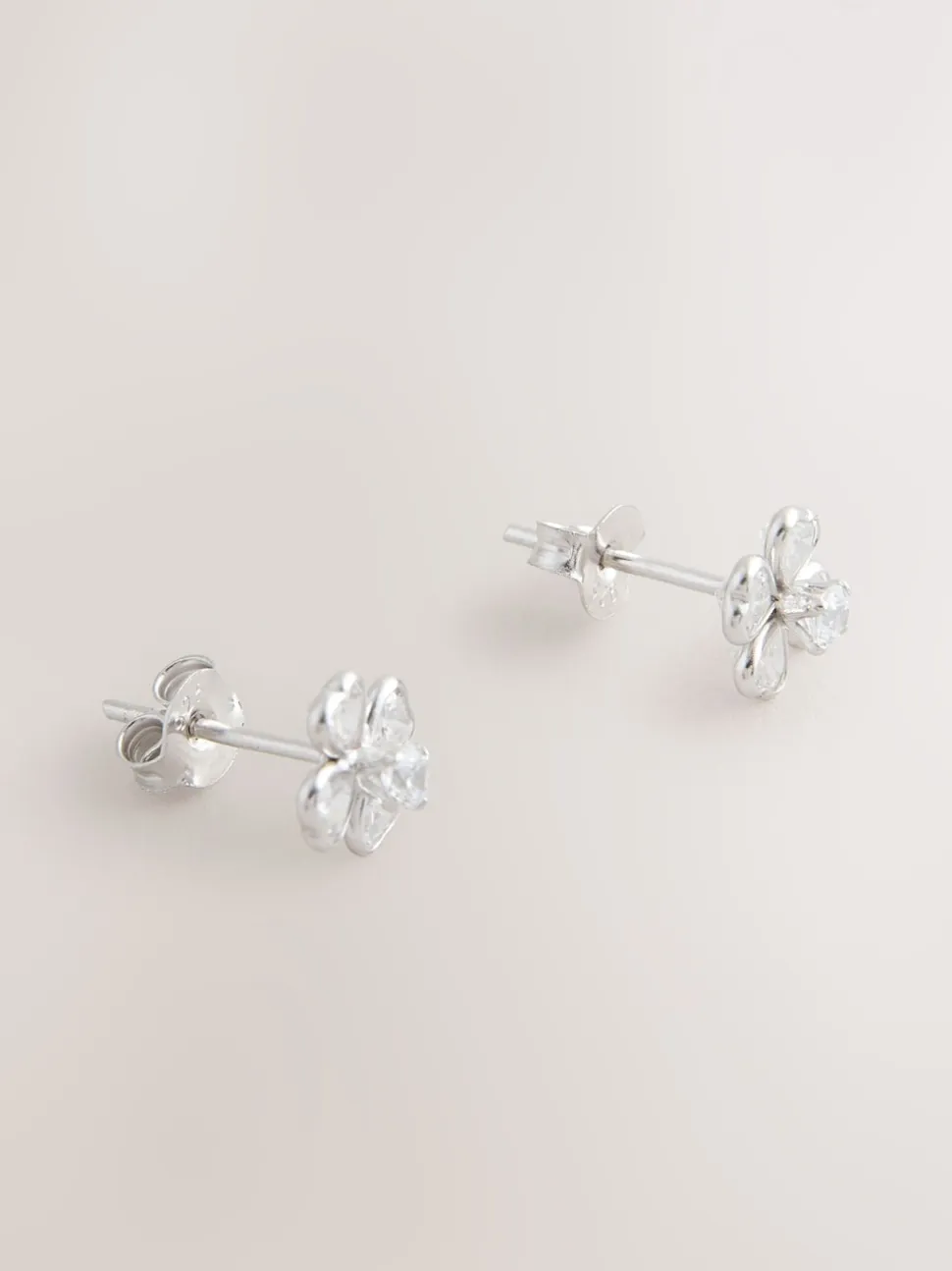 Echt zilver - Glinsterende oorknopjes met bloem