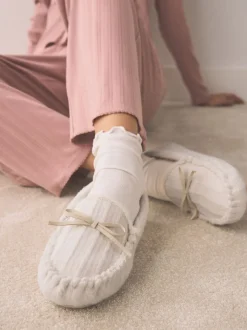 Ecru - Cable Knit Moccasin Slippers