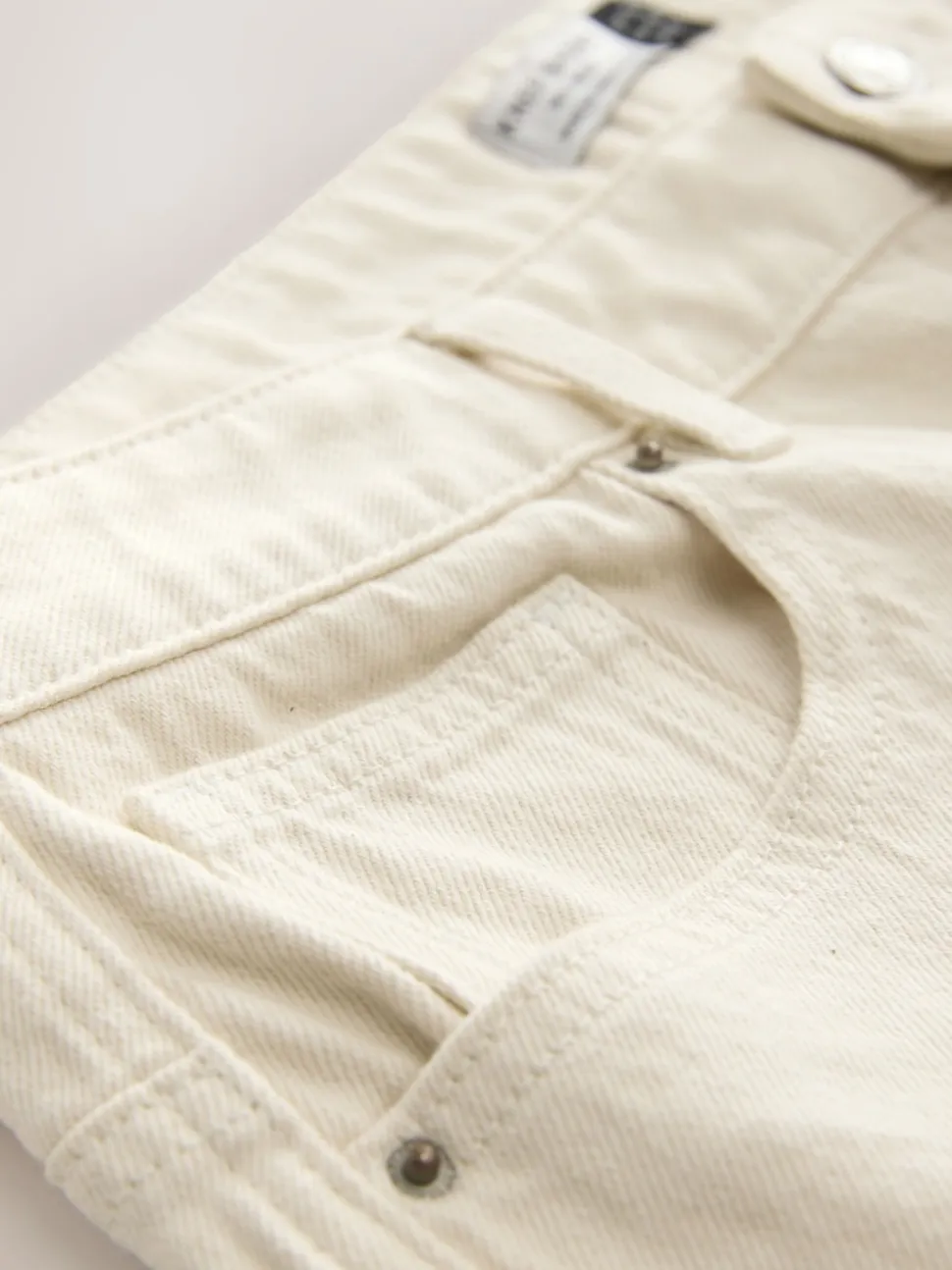 Ecru - Knielange Bermuda denim shorts