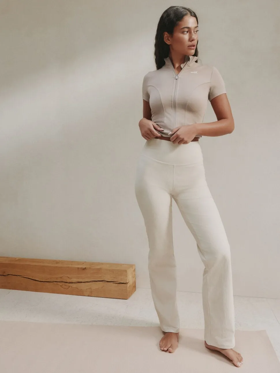 Ecru - self. Geribde wijde legging