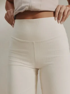 Ecru - self. Geribde wijde legging