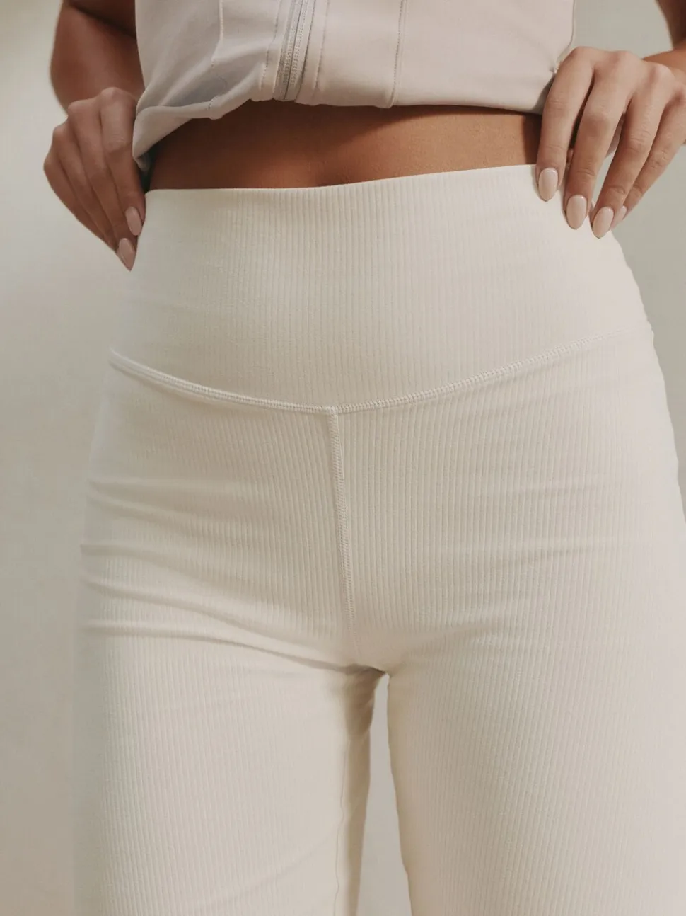 Ecru - self. Geribde wijde legging