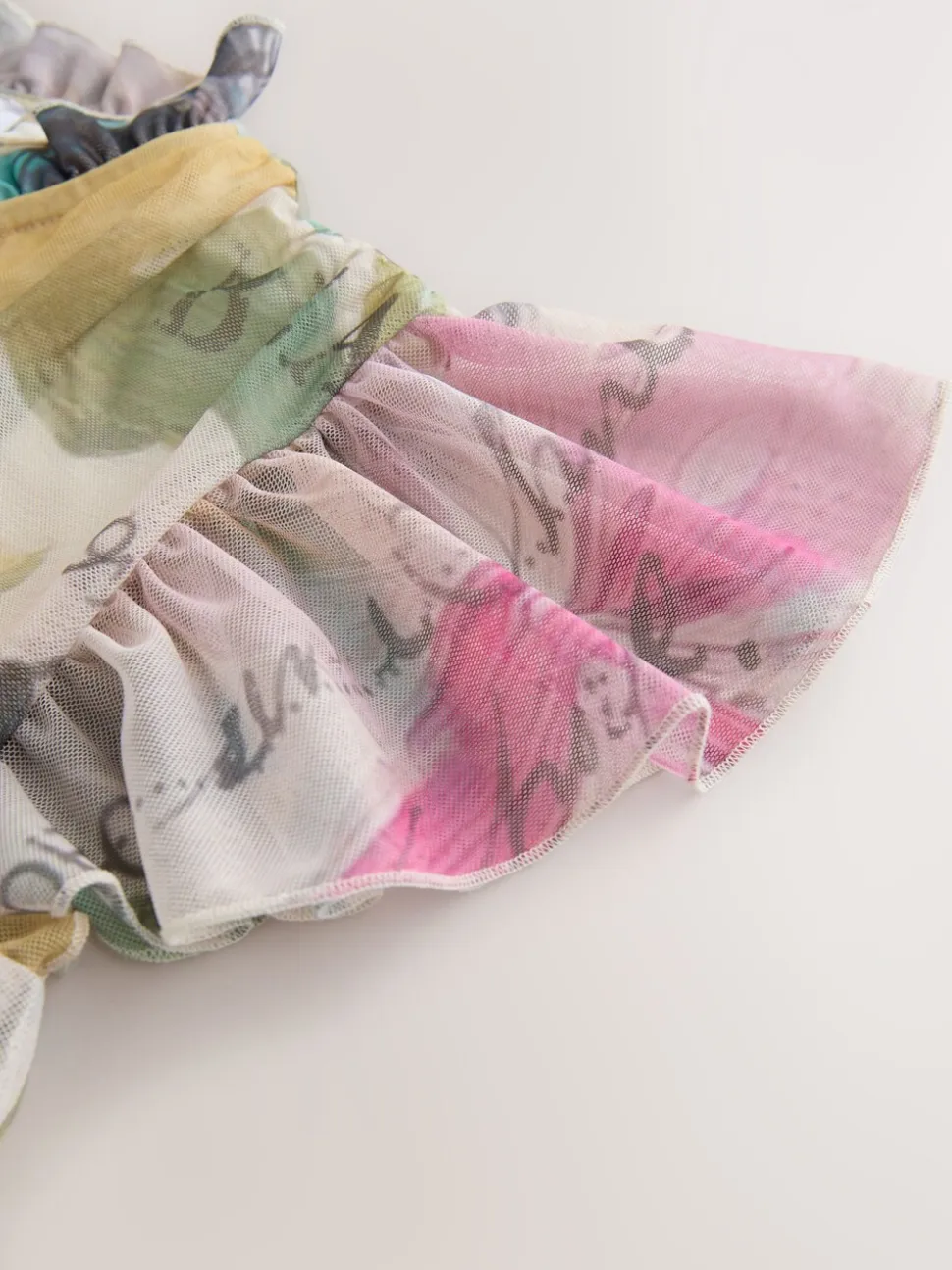 Ecru met bloemenmotief - Halflange geplooide mesh gelegenheidsmaxi-jurk met print en V-hals