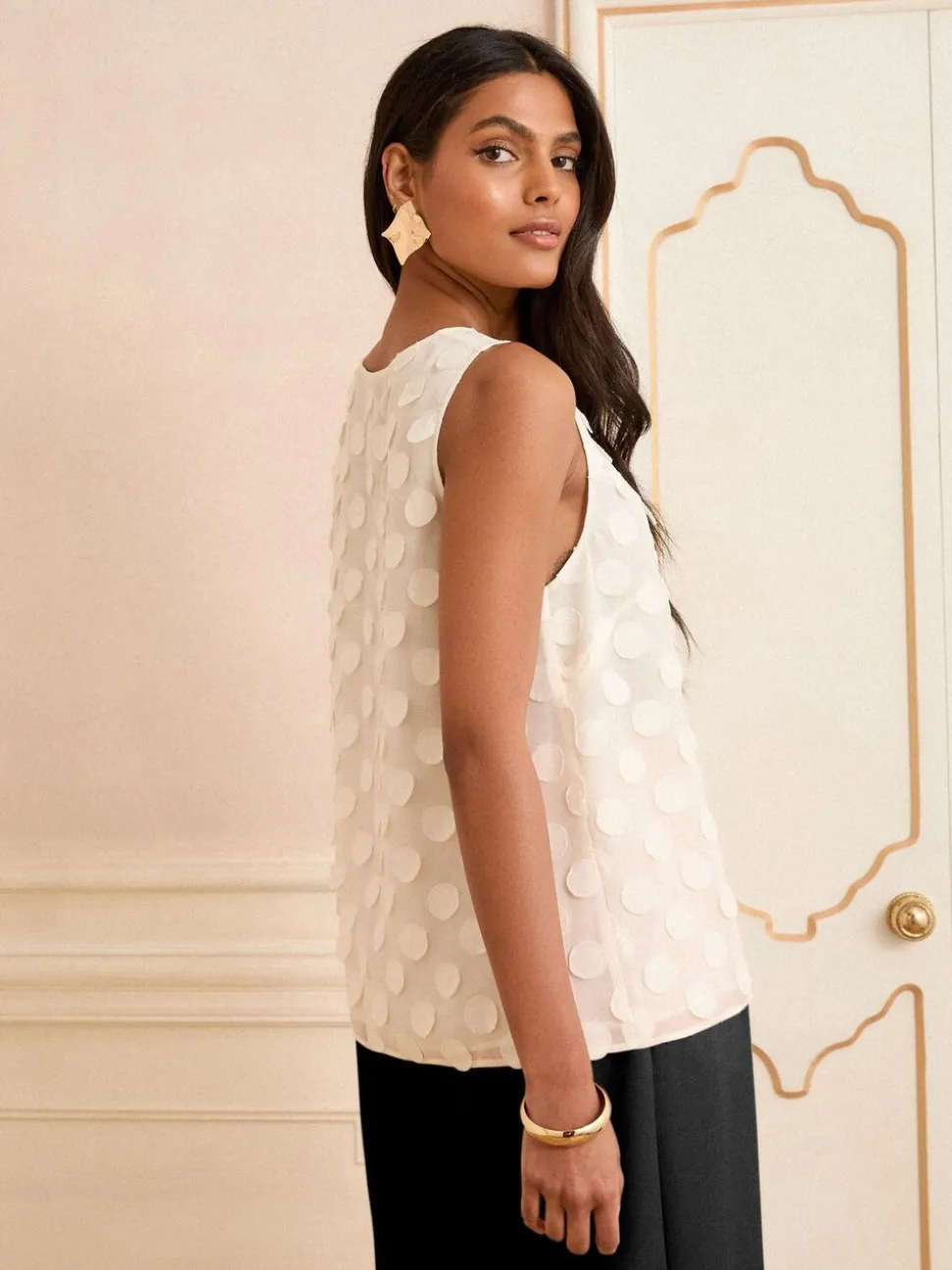 Ecruwit - Love & Roses 3D Spot V-Neck Vest
