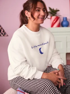 Eleanor Bowmer ecru sweatshirt met Mama Like No Other-print