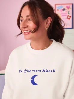 Eleanor Bowmer ecru sweatshirt met Mama Like No Other-print