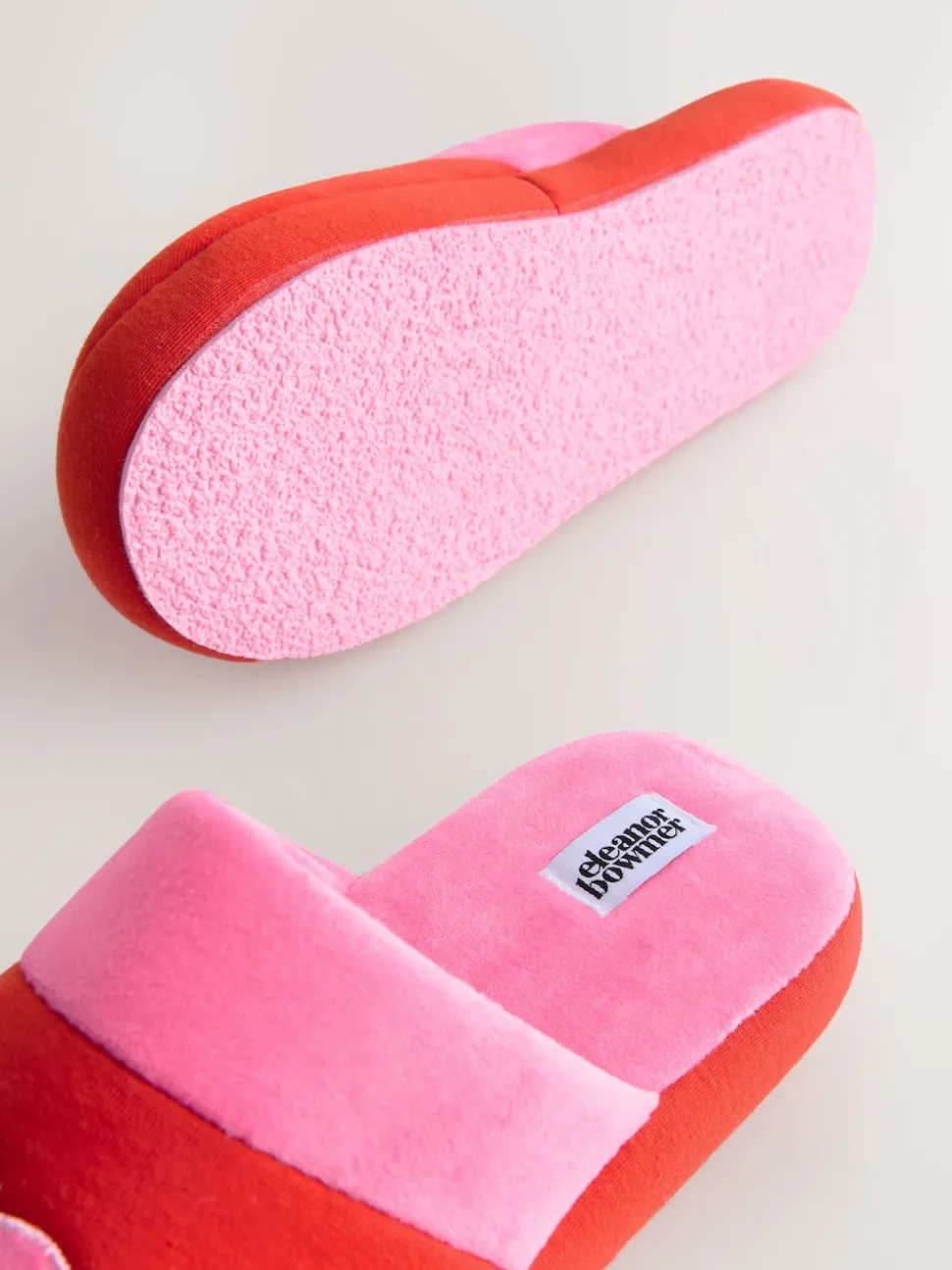 Eleanor Bowmer rode/roze muiltjes met oog borduursel