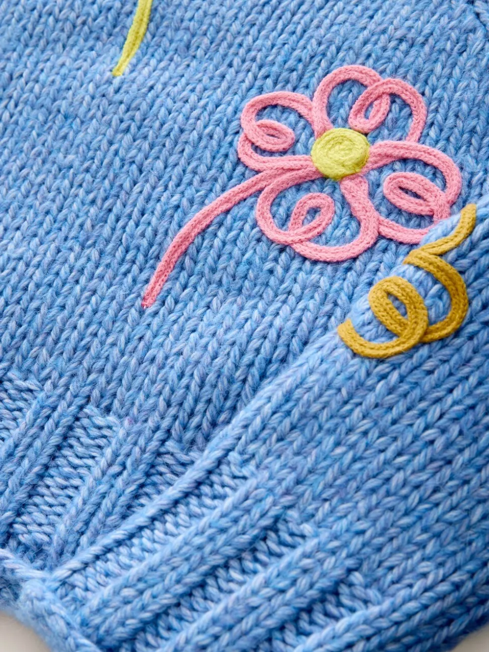 Felblauw met bloemenprint - Grofgebreide trui met ronde hals en wol