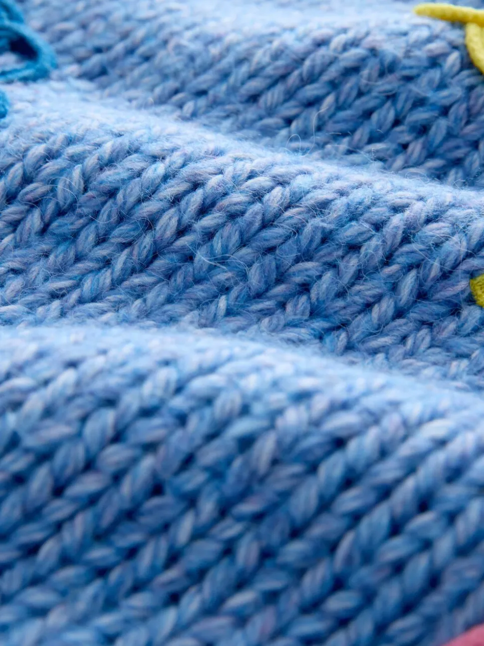 Felblauw met bloemenprint - Grofgebreide trui met ronde hals en wol