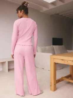 Felroze - self. Geribbelde pyjama met knopen