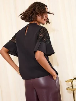 Friends Like These - Kanten blouse met uitlopende mouwen