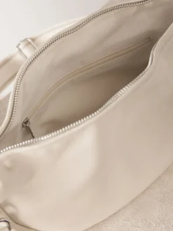 Gebroken wit - Crossbodytas van leer met band