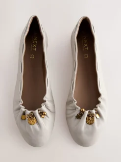 Gebroken wit - Forever Comfort® Leather Ruched Charm Ballet Flats