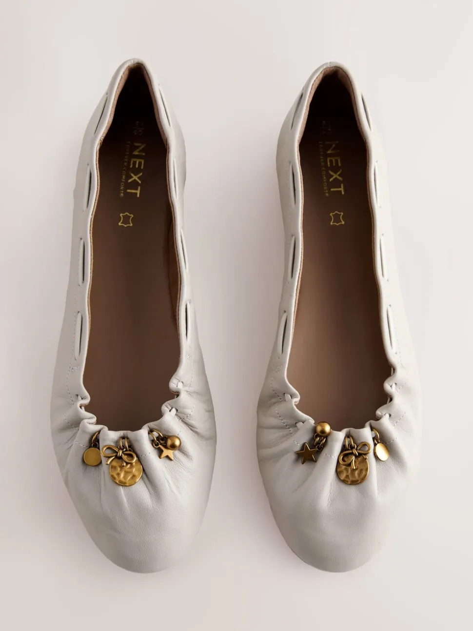 Gebroken wit - Forever Comfort® Leather Ruched Charm Ballet Flats