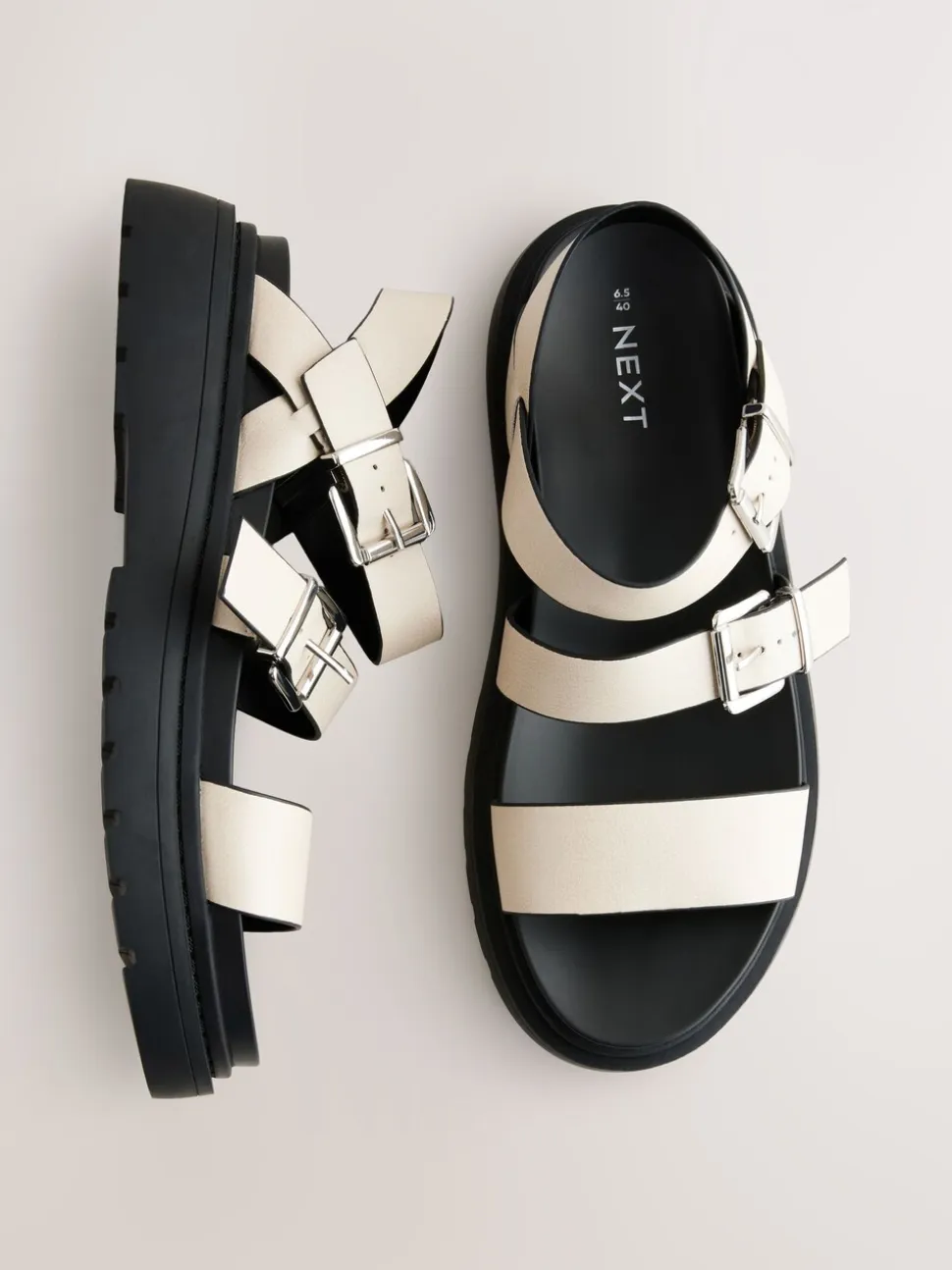 Gebroken wit - Sandalen met dikke zool en gesp