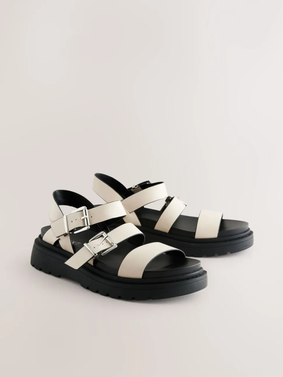 Gebroken wit - Sandalen met dikke zool en gesp