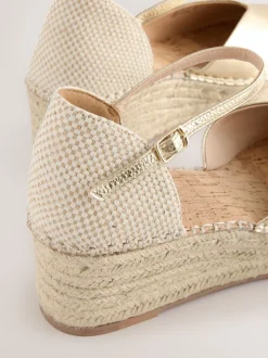 Goud - Espadrilles met sleehak en plateauzool met gesloten neus