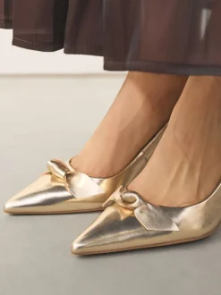Goud - Forever Comfort® Leren Pump met Strik en halfhoge hak