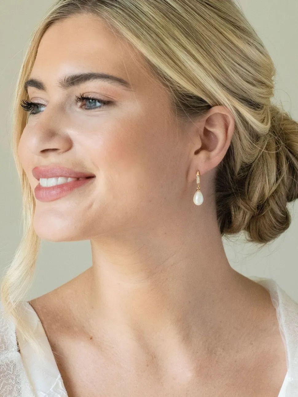 Goud - Ivory & Co Salford oorbellen met kristal en parel