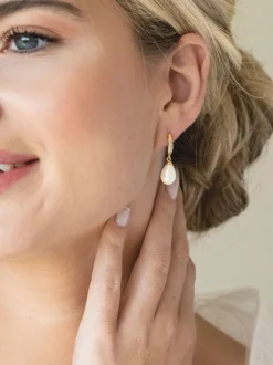 Goud - Ivory & Co Salford oorbellen met kristal en parel