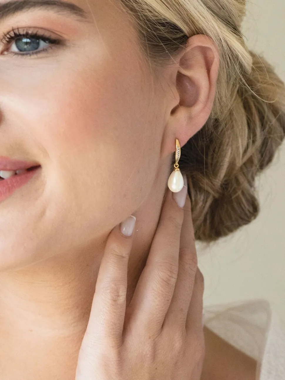 Goud - Ivory & Co Salford oorbellen met kristal en parel
