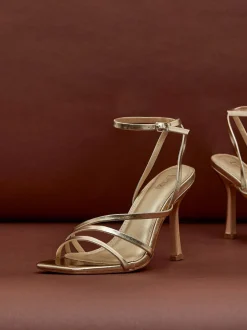 Goud - Linzi Scarlett sandalen met bandjes, hak en enkelbandje