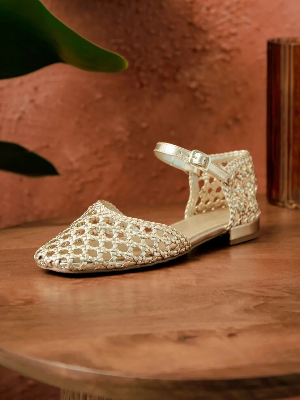 Goud - Linzi Suki handgeweven pumps met lage blokhak