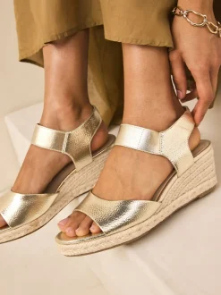 Goud - Ronde Teen Elastische Riem Detail Sleehakken